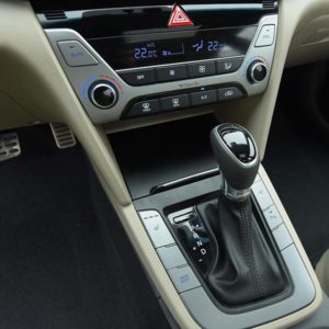Hyundai Elantra 2018 thiết kế nội thất