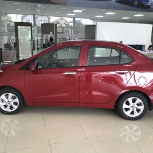 Hyundai i10 số sàn màu đỏ