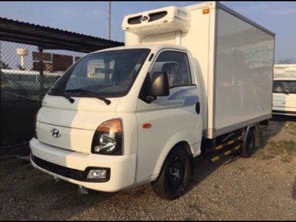 Hyundai Porter H150 thùng đông lạnh màu trắng