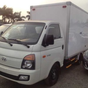 Hyundai Porter H150 thùng kín composite màu trắng