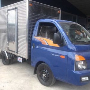 Hyundai Porter H150 thùng kín màu xanh