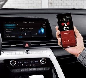 man-giai-tri-elantra-2023